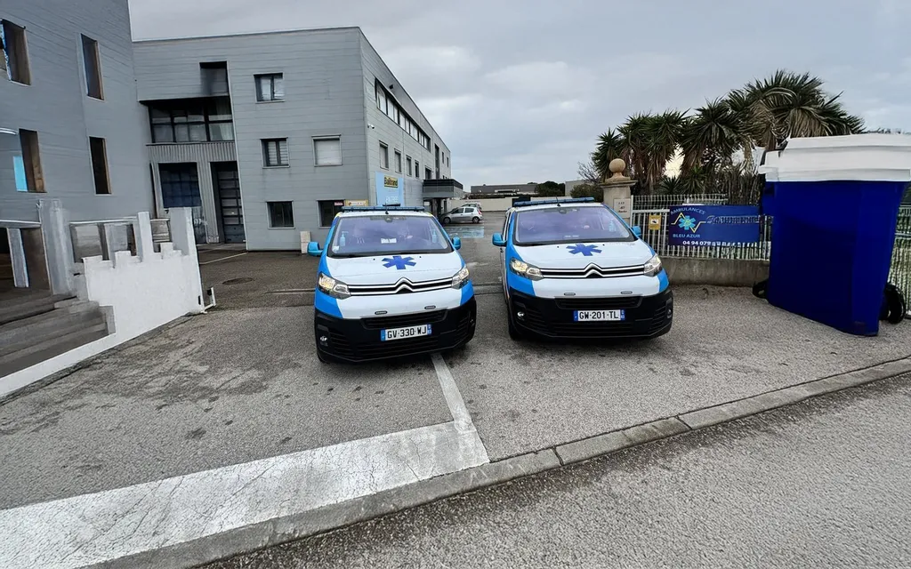 Ambulances Bleu Azur, votre partenaire de confiance pour le transport médical dédié à la rééducation spécialisée sécurisée dans le Var et les Bouches-du-Rhône