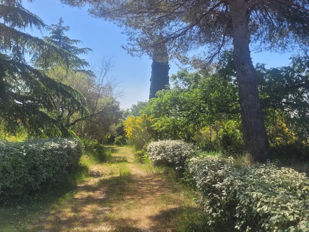 Terrain constructible à Eguilles