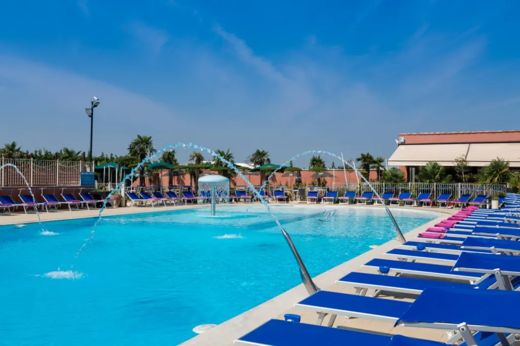Un restaurant avec piscine proche de Carpentras