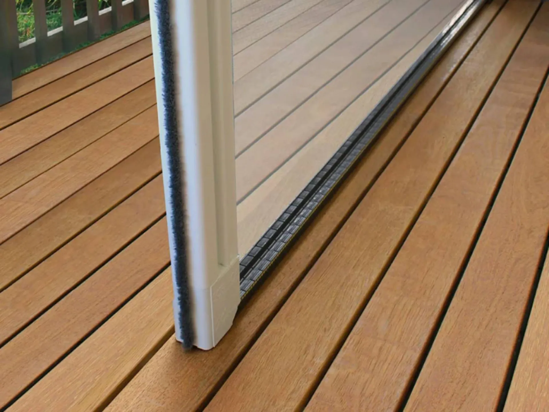 Installation d'une moustiquaire sur mesure pour fenêtres et portes à Hyères dans le Var