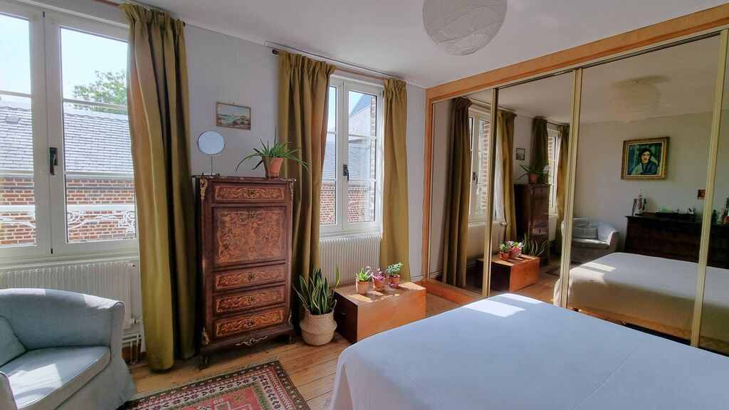 A vendre belle maison de ville et de caractère, 4 chambres, située au coeur de la cité médiévale de Saint-Valéry-sur Somme 80230