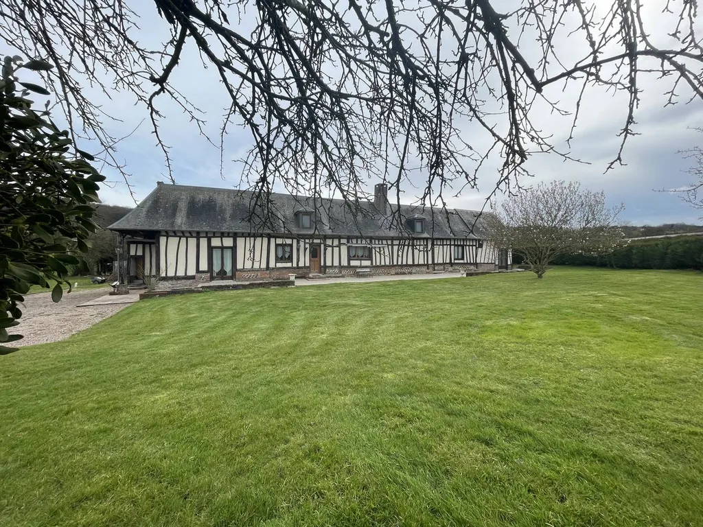 Longère de 152 m² sur son terrain de 4 630 m², située à proximité de la commune de Neufchâtel-en-Bray, Seine Maritime, 76