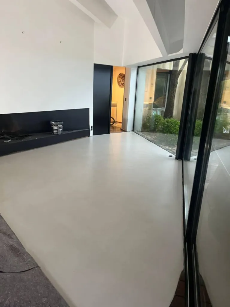 Réalisation sol en Béton ciré du coté de Toulon