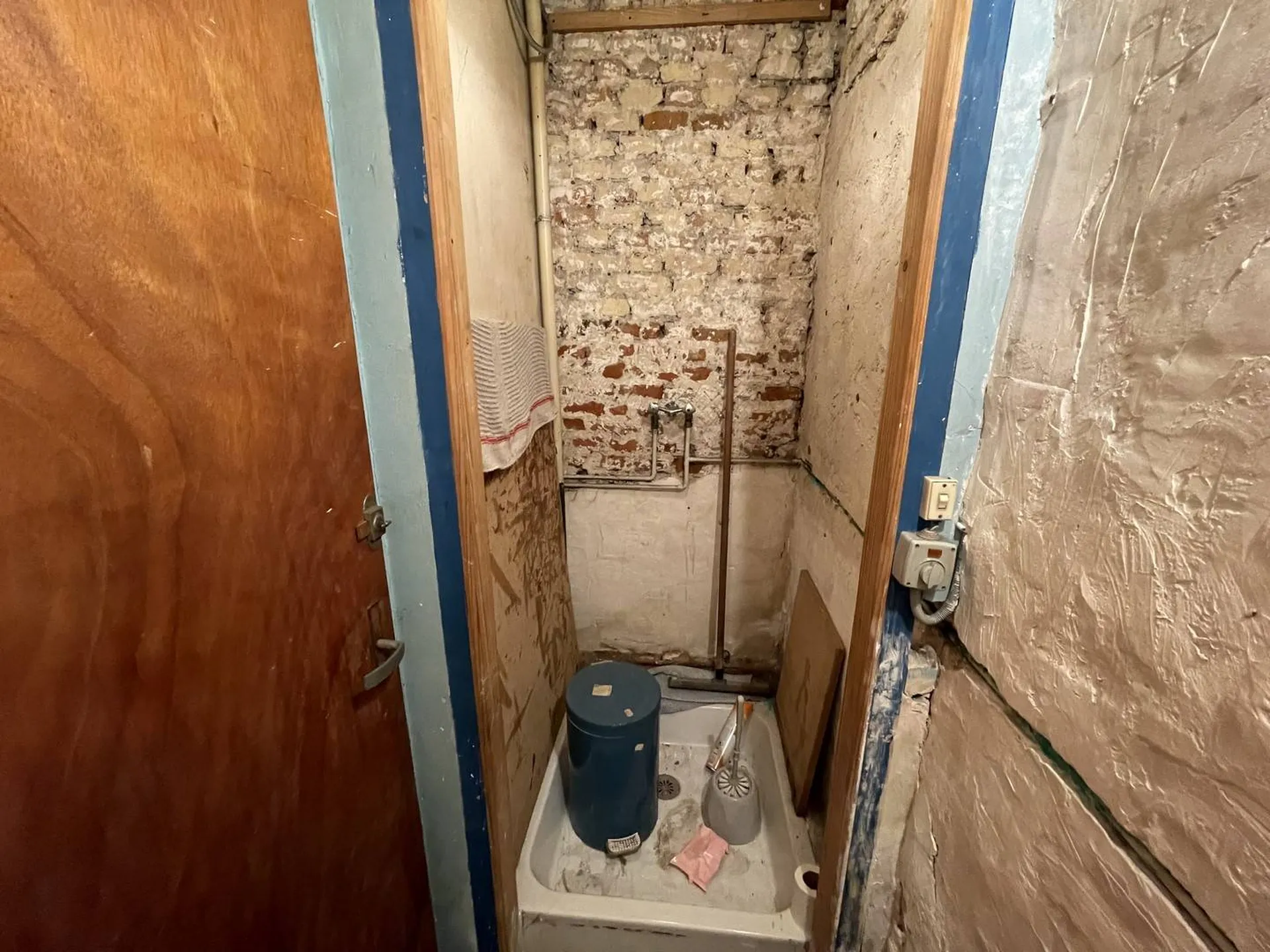 VENDU Maison de pêcheur en pierre et silex, mitoyenne et à rénover, d'environ 60m² sur 3 niveaux.  proche centre ville de Dieppe