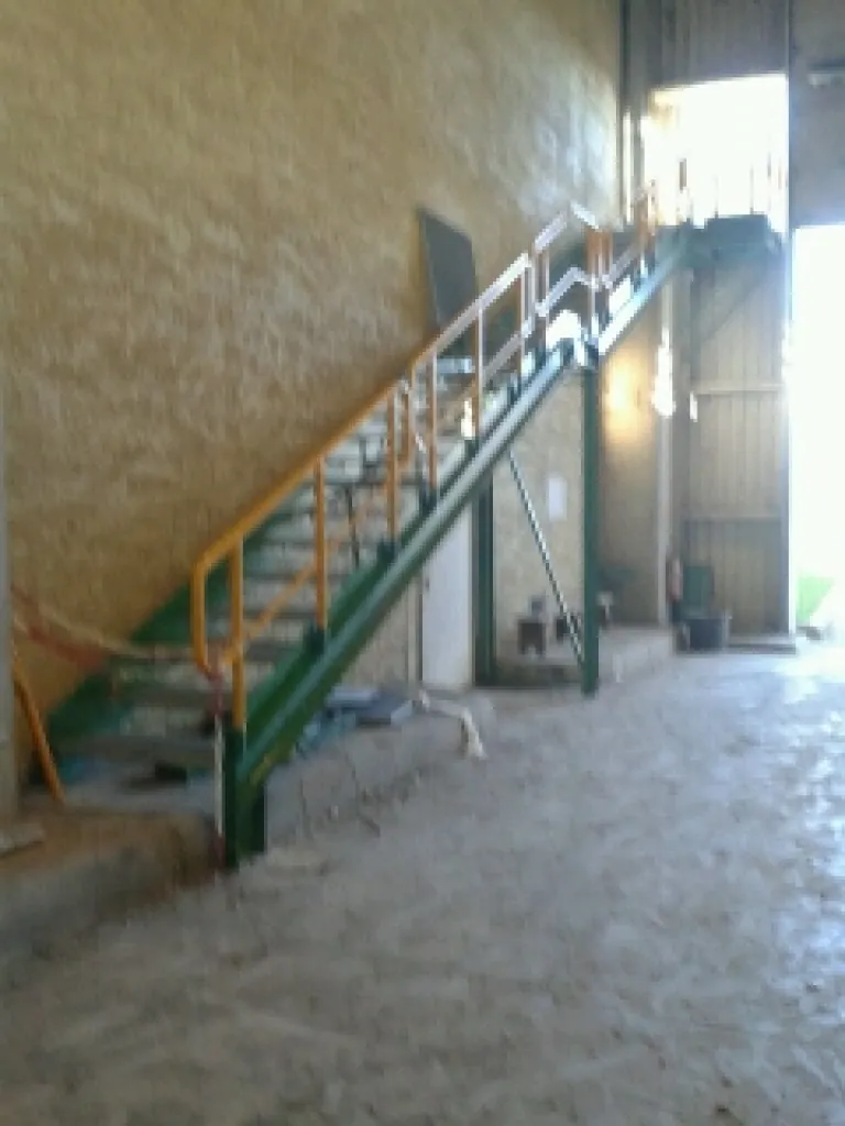 FABRICATION ET POSE ESCALIER INDUSTRIEL SUR MESURE ISTRES PACA