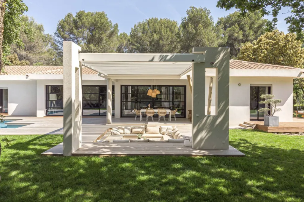 pergola bioclimatique RENSON à St Cannât posée par ROSSI