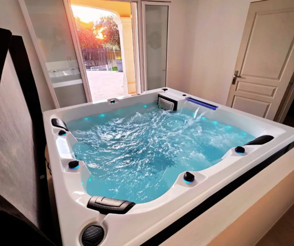 Quelle est la différence entre un spa et un jacuzzi ? On vous explique tout pour comprendre 