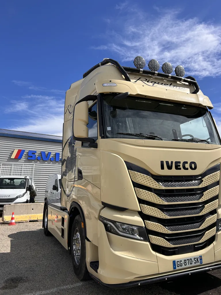 IVECO TRACTEUR S WAY 570