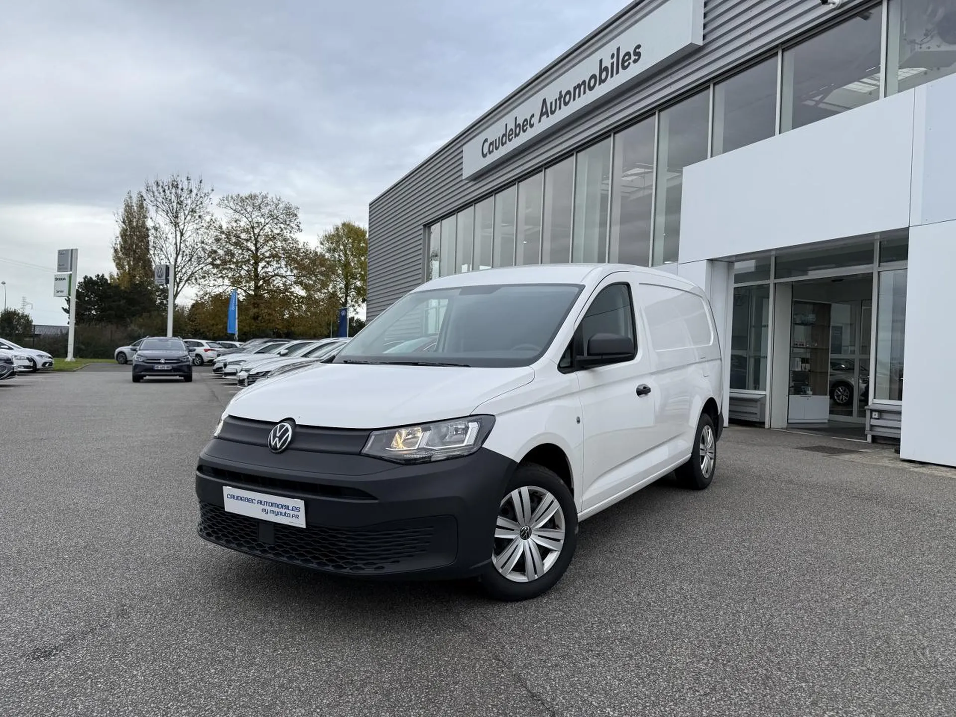 Volkswagen Caddy Cargo Maxi d’occasion à Rouen : utilitaire diesel 102 ch disponible chez votre concessionnaire Caudebec Automobiles.