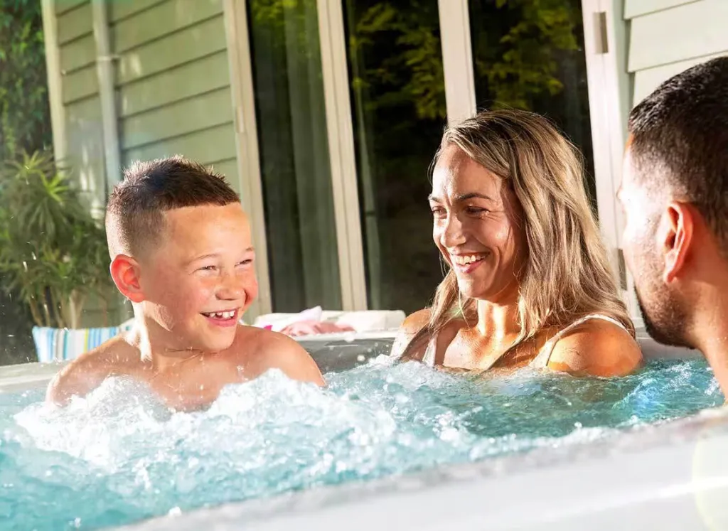 Spa Jacuzzi® 3 places S-300 Collection S : l’excellence de l’hydrothérapie dans un format compact