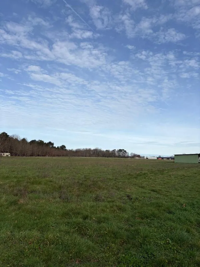Terrain à bâtir sur la commune de Ludon Médoc, proche du Pian médoc, dans un environnement calme