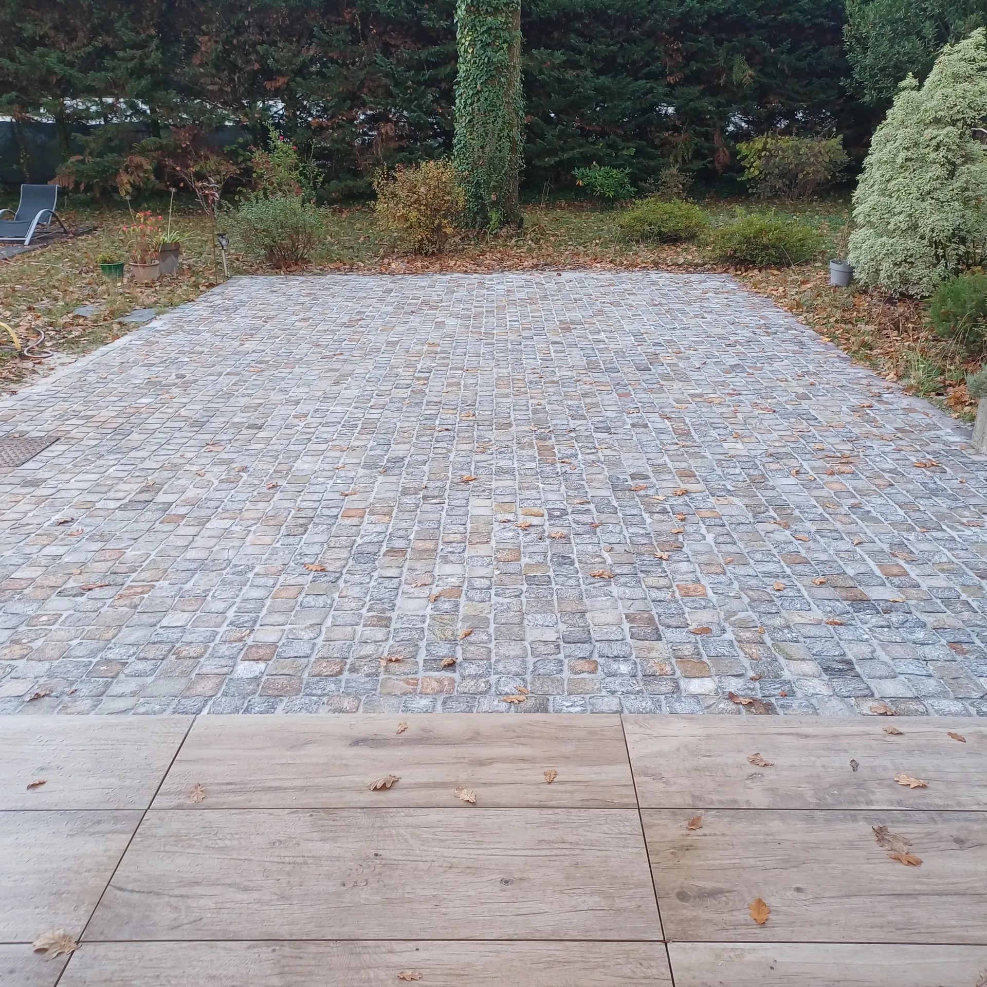 Cestas prés de Bordeaux :  création d’une terrasse en pavés de gneiss sur 78 m² pose soignée et durable par TTL33