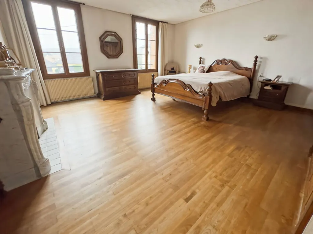 A vendre maison de 228 m² édifiée sur 1332 m² de terrain sur la commune de ST PIERRE LES ELBEUF 76320