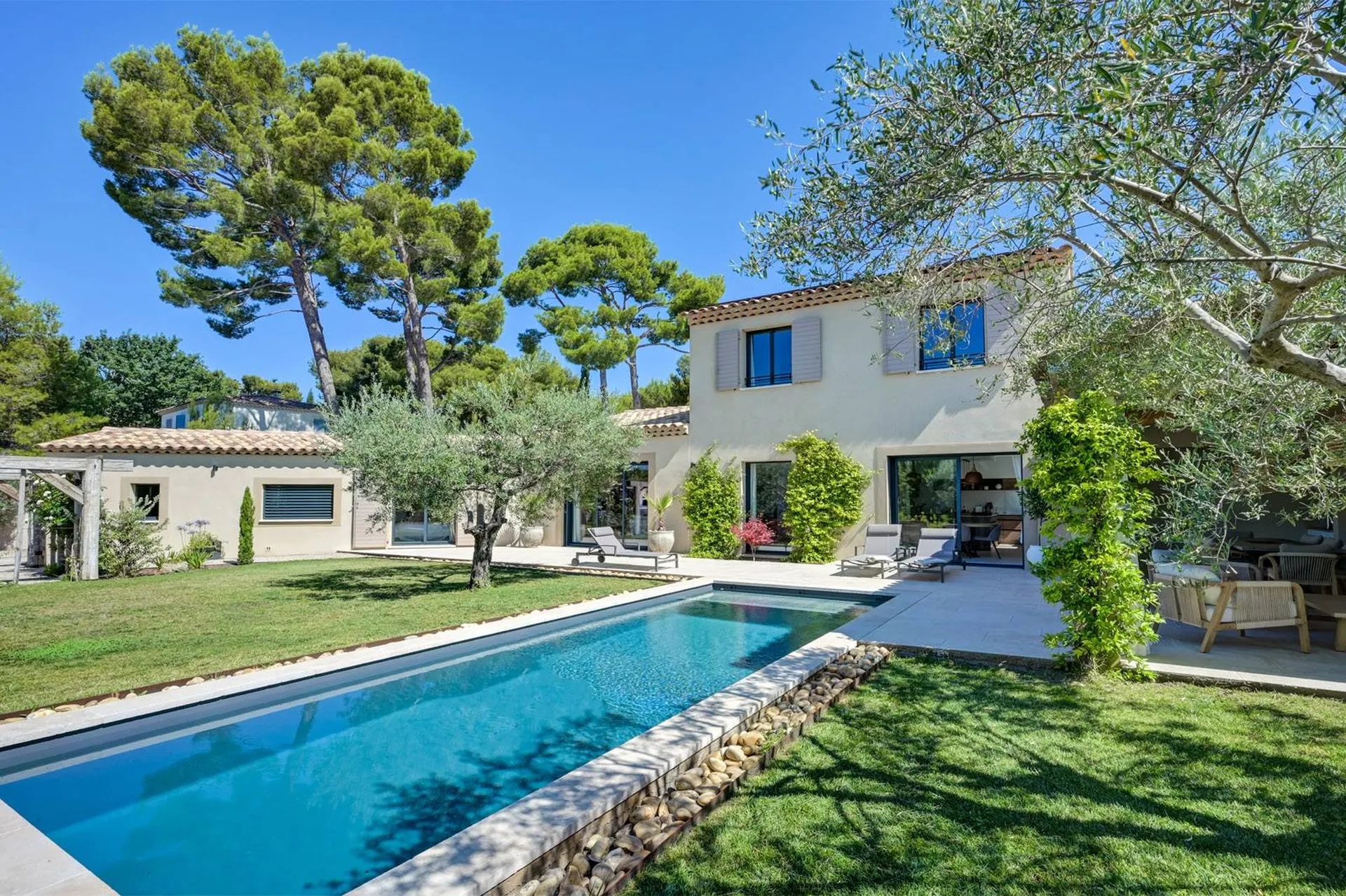 Construction d'un mas néo Provençal niché la commune de Maussane-les-Alpilles dans les bouches du Rhône