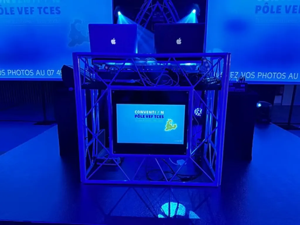 FRONT PERSONNALISE ECRAN LED DESK DJ