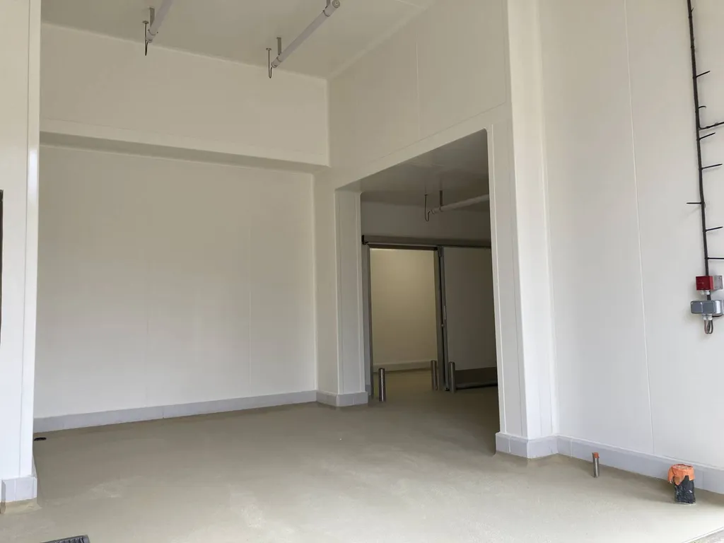 Pose d’une isolation thermique avec des panneaux sandwich pour une laiterie proche de Lyon 69