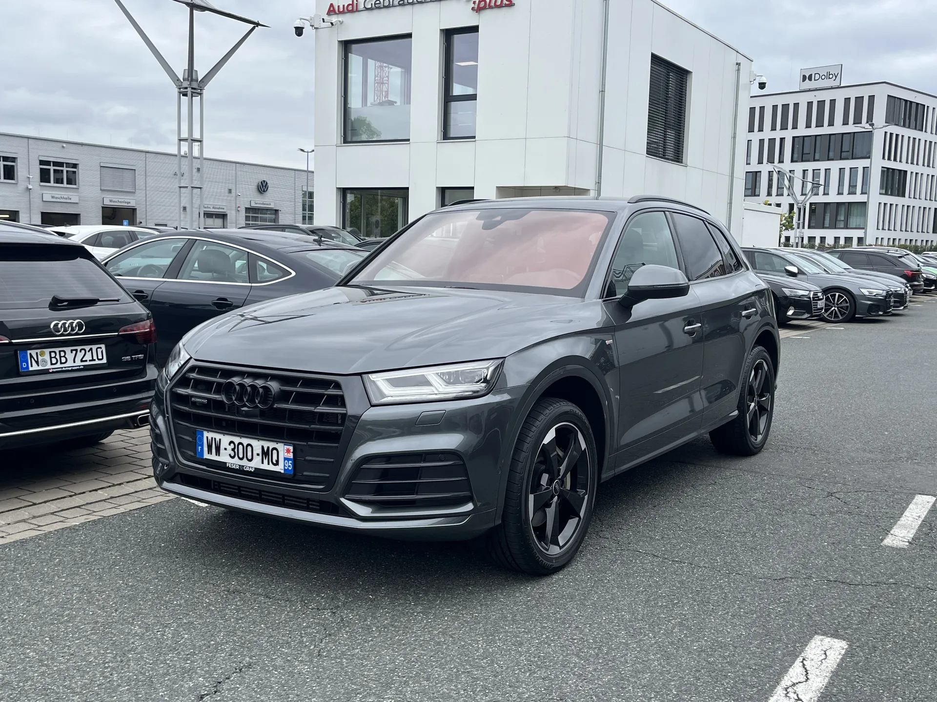 Audi Q5 50 TFSI quattro S line vue avant design sportif gris métallisé