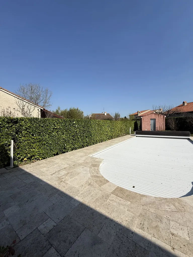 Taille de haie de laurier palme à Castelginest proche de Balma : intervention rapide et soignée par votre paysagiste LT Paysage