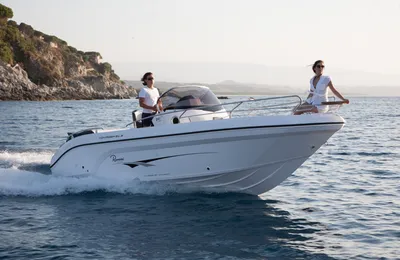 Location Ranieri Voyager 21S 2025 à La Londe-les-Maures : Open 6,30 m sportif et confortable