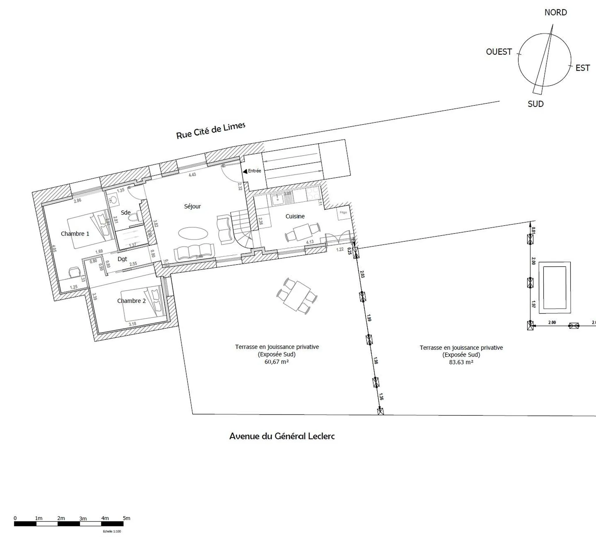 À vendre : Séjour Lumineux - Découvrez le séjour lumineux de cet appartement, un espace convivial idéal pour se détendre en famille ou entre amis.