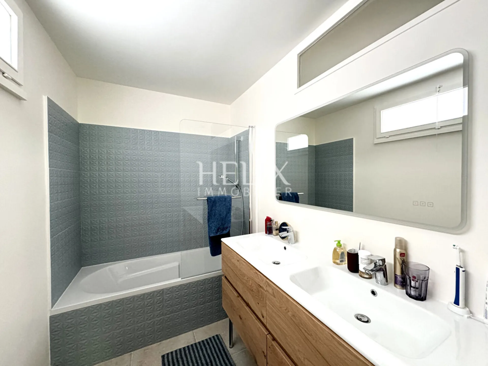 Dans secteur très privilégié de Fourqueux, proche du golf, du Lycée international de Saint -Germain-en-Laye et des accès A13/A14, une jolie maison édifiée sur un terrain de 390 M2.