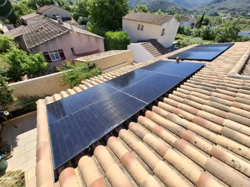Installation de 12 panneaux photovoltaïques dès 13 990€ à Auriol