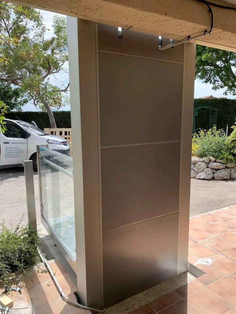 Installation d'une plateforme vertical à Manosque