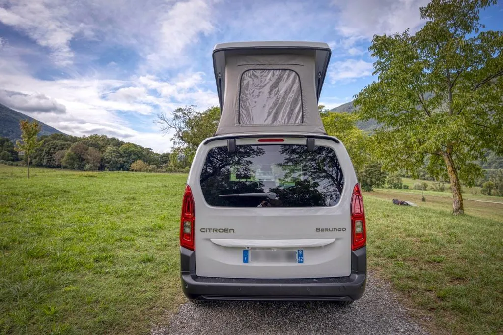 Pose de toit relevable pour Berlingo et Rifter Long à Lyon : installation par spécialiste dans le Rhône