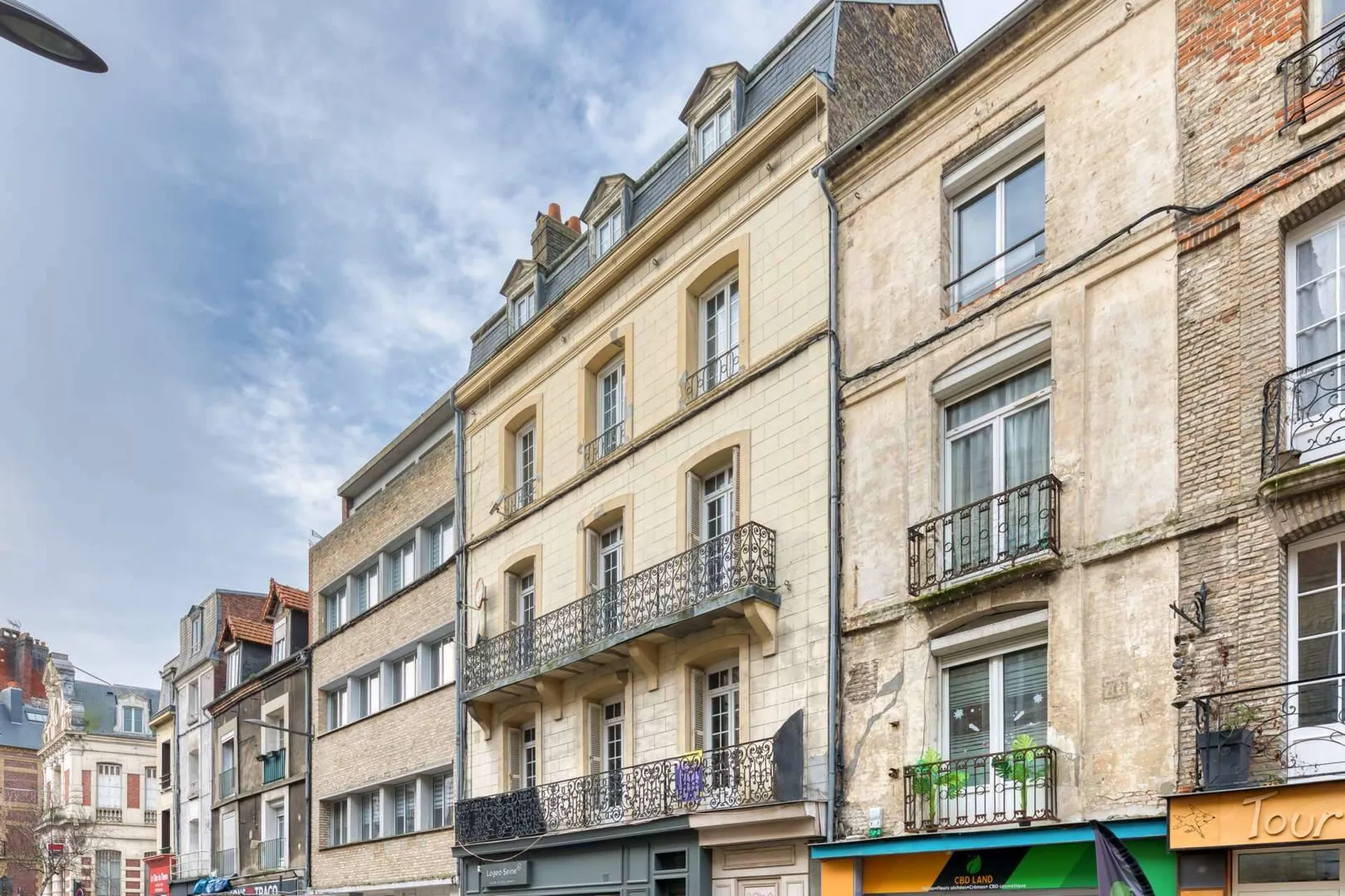 A vendre Duplex avec 3 chambres et grand séjour de réception