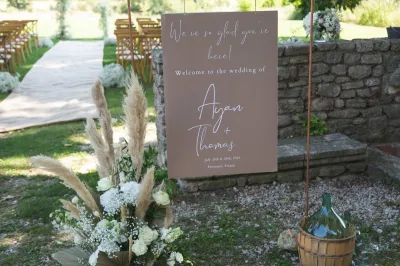 Funny and Elegant Californian Wedding in a Luberon Castle in famous Provence Country near to Aix-en-Provence City