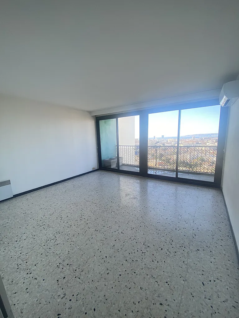 Location T1 34 M2 13013 Marseille vue mer