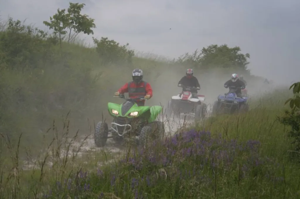 Loisirs atypiques randonnées en quad ou en jetski