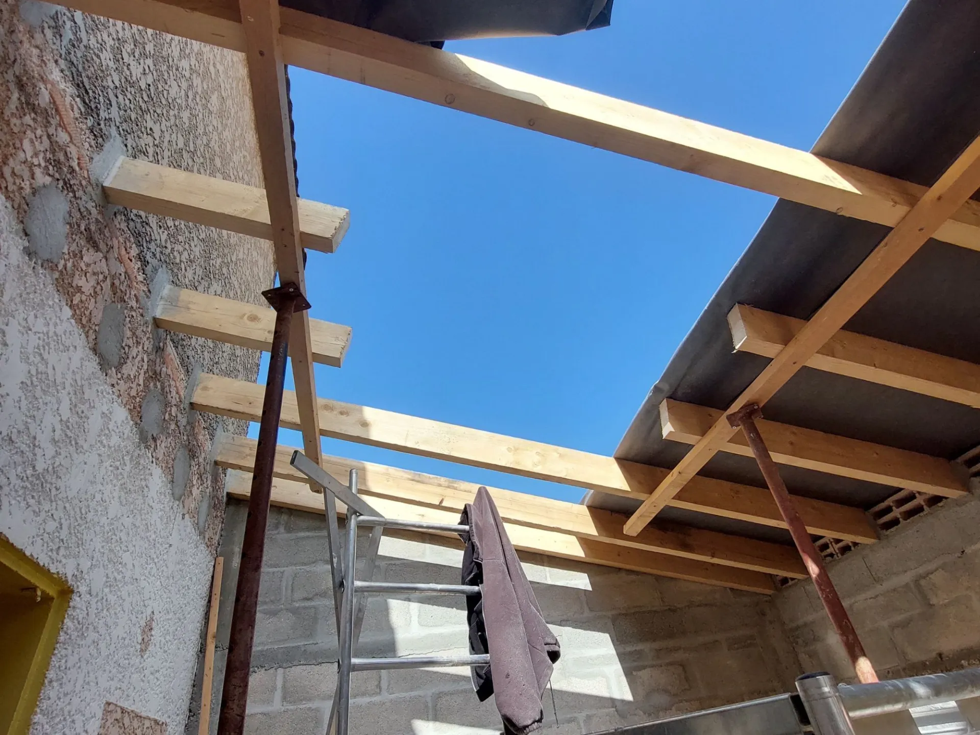 Rénovation complète d'une toiture de maison à Bormes les Mimosas dans le Var
