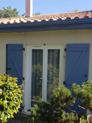 Pose de volets battants bleus en aluminium à Saint-André-de-Cubzac
