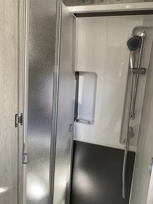 DOUCHE AVEC PAROI