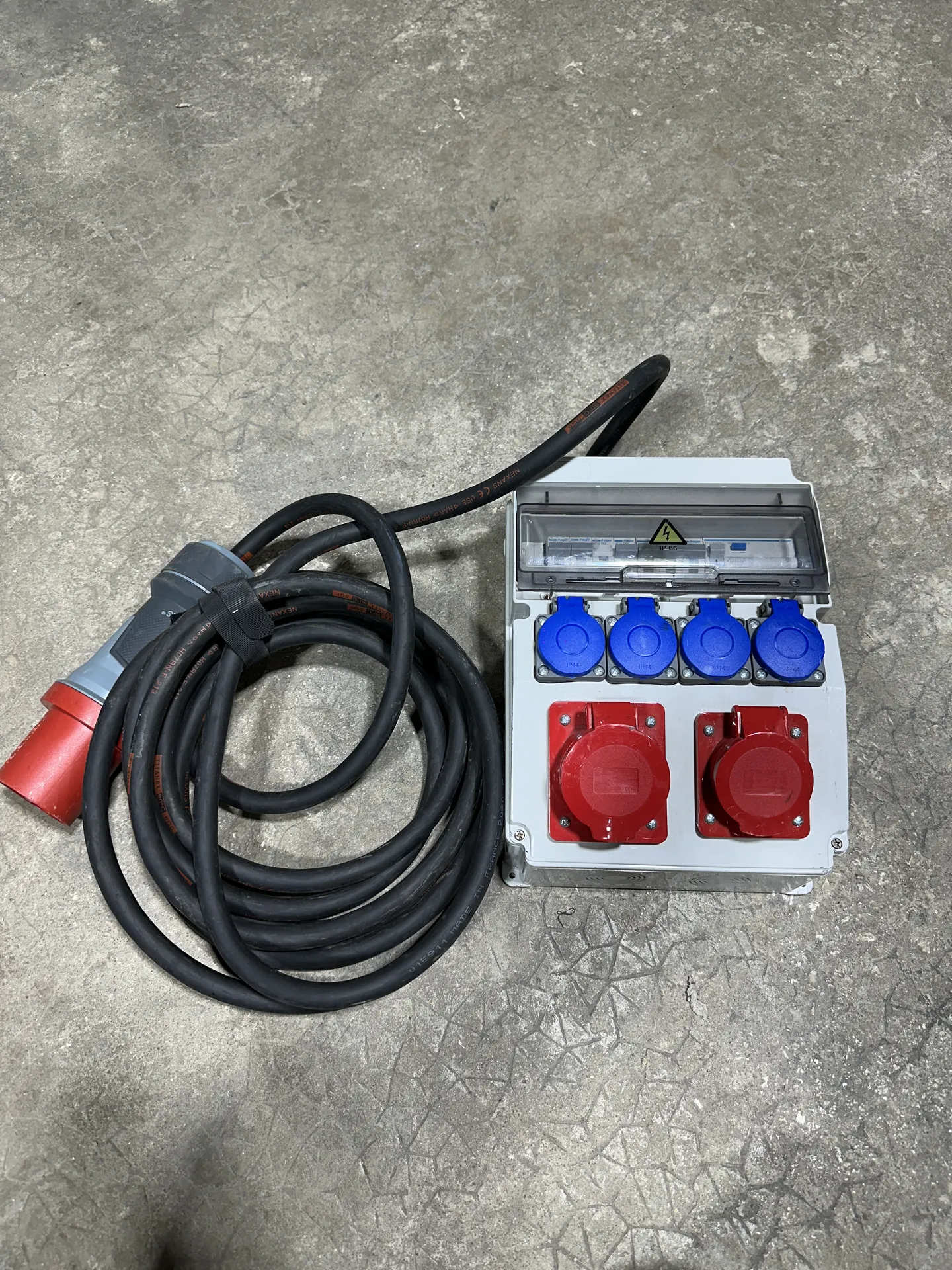 COFFRET ELECTRIQUE 32 TRI (DEPART 63) VERS 1X32 TRI + 1X16 TRI + 4X PC16 MONO