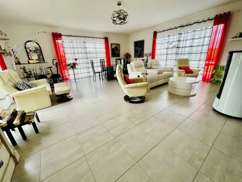 A saisir rapidement charmant pavillon de plain-pied de 165 m² habitable sur la commune de CRIQUEBEUF SUR SEINE 27340