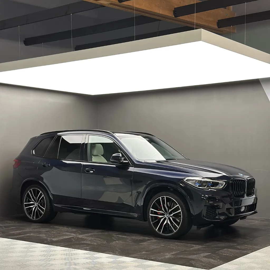 Pose d'un film de protection PPF sur un BMW X5 à notre atelier d'esthétique automobile au Mans (72)