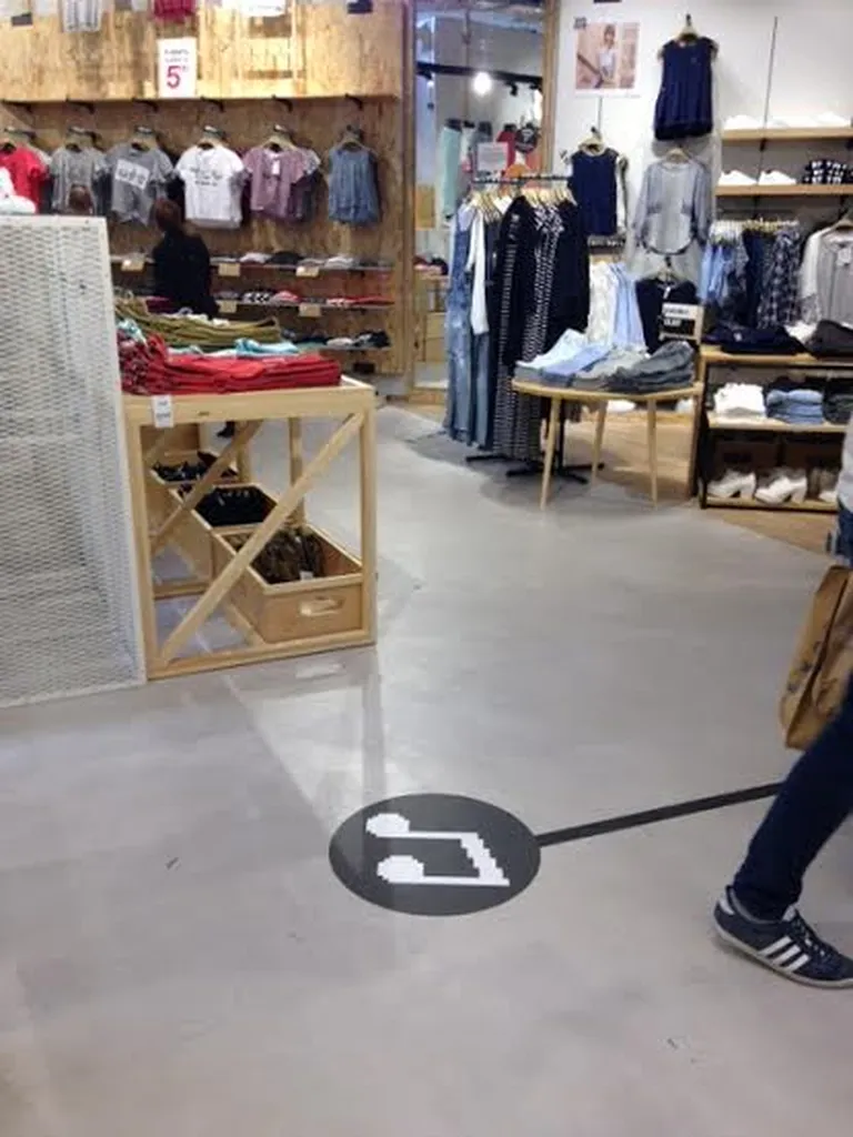 BOUTIQUE JENNYFER- 500m² BETON CIRE TERRE DU MONDE