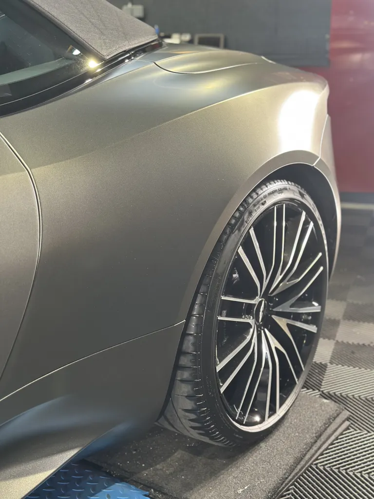 PPF complet sur Aston Martin DBS matte chez EMB Detailing proche Villefranche sur Saône 