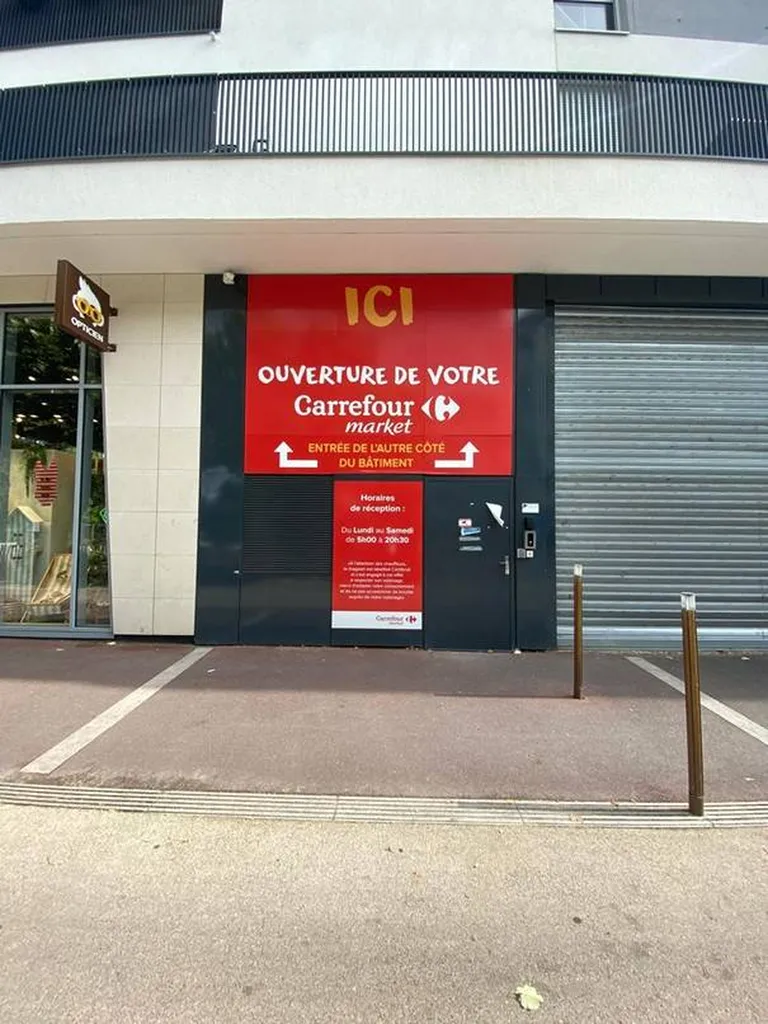 Notre zone d'activité pour ce servicePanneau panoramique grand format en bois contreplaqué Saint Denis 93 Seine-Saint-Denis pour décoration murale intérieure haut de gamme destinée aux sièges sociaux et bureaux.