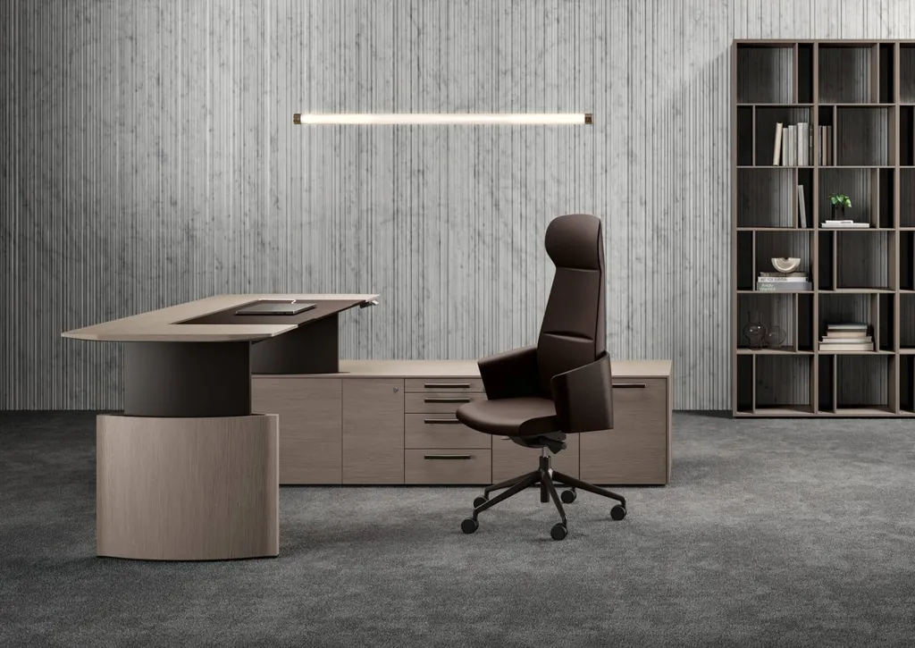 Bureau direction bois avec piétements réglables pour équiper un bureau professionnel à NÎMES 
