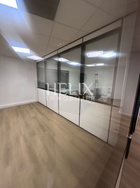 Location d'un bureau à Saint Germain en Laye dans un immeuble entiérement rénové