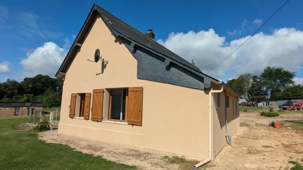 Ravalement de Façade à la Chaux sur Maison Individuelle près du Havre : Optez pour DRM Rénovation, Entreprise RGE