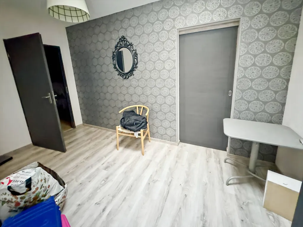 A saisir magnifique appartement de 150 m2 habitables avec cour terrasse de 146 m² sur lima commune de ELBEUF 76500