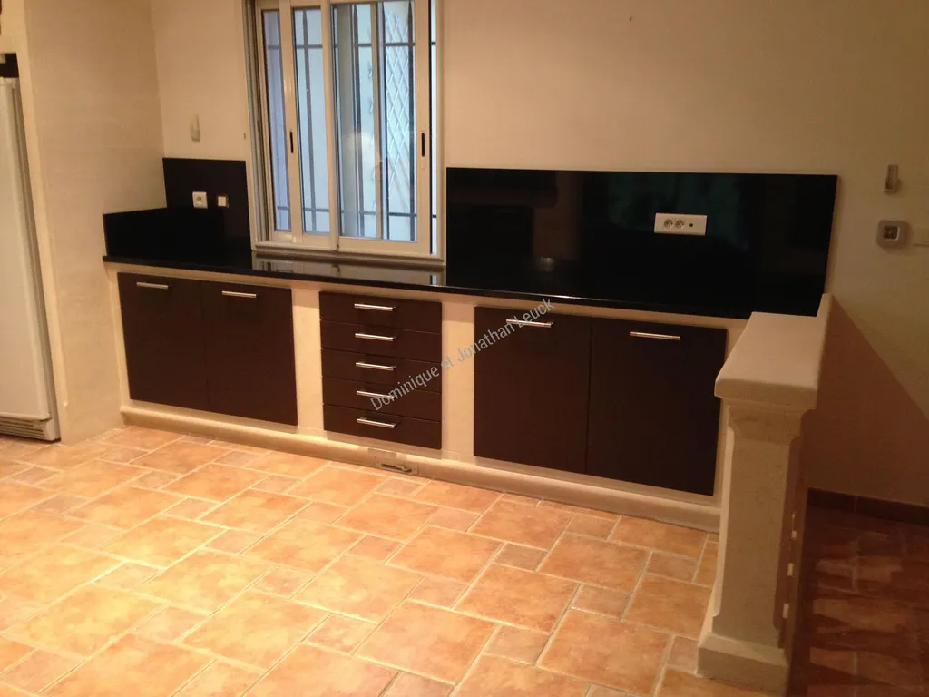 Cuisine en pierre blanche d'Estaillades