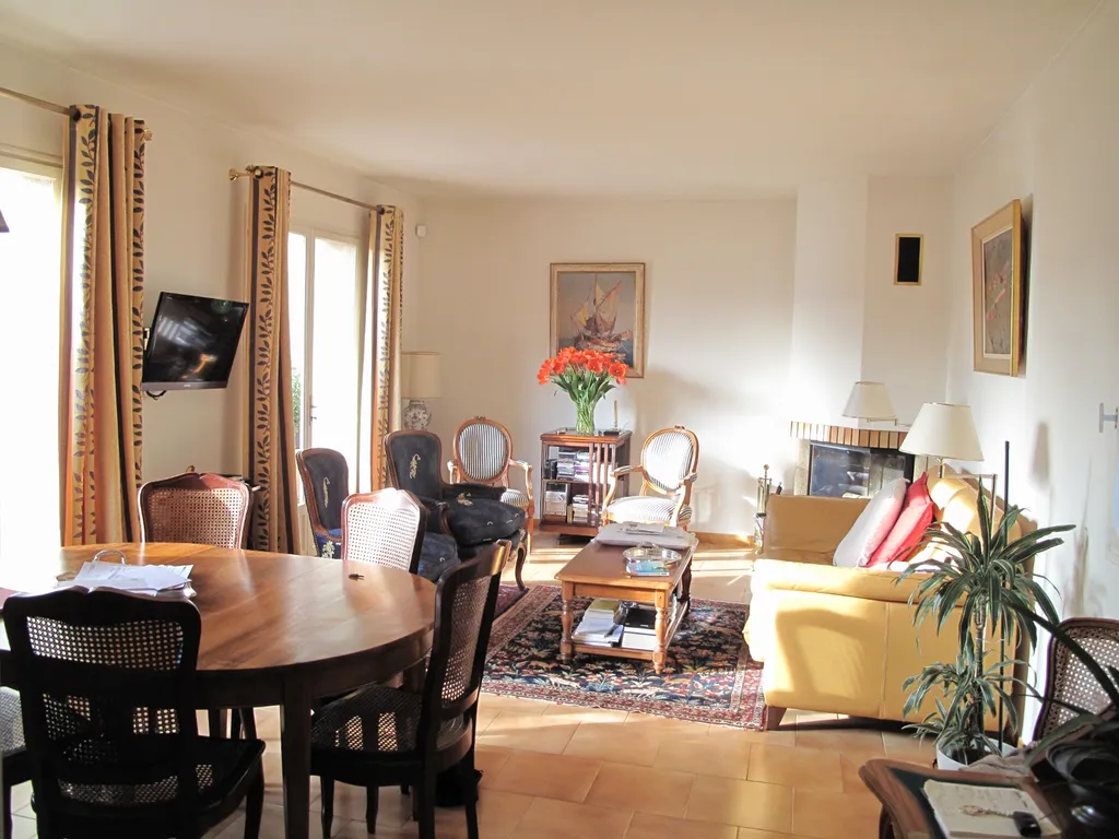 Vente villa  5 Cassis dans lotissement privé au calme, avec terrasse, cave, studio indépendant et garage