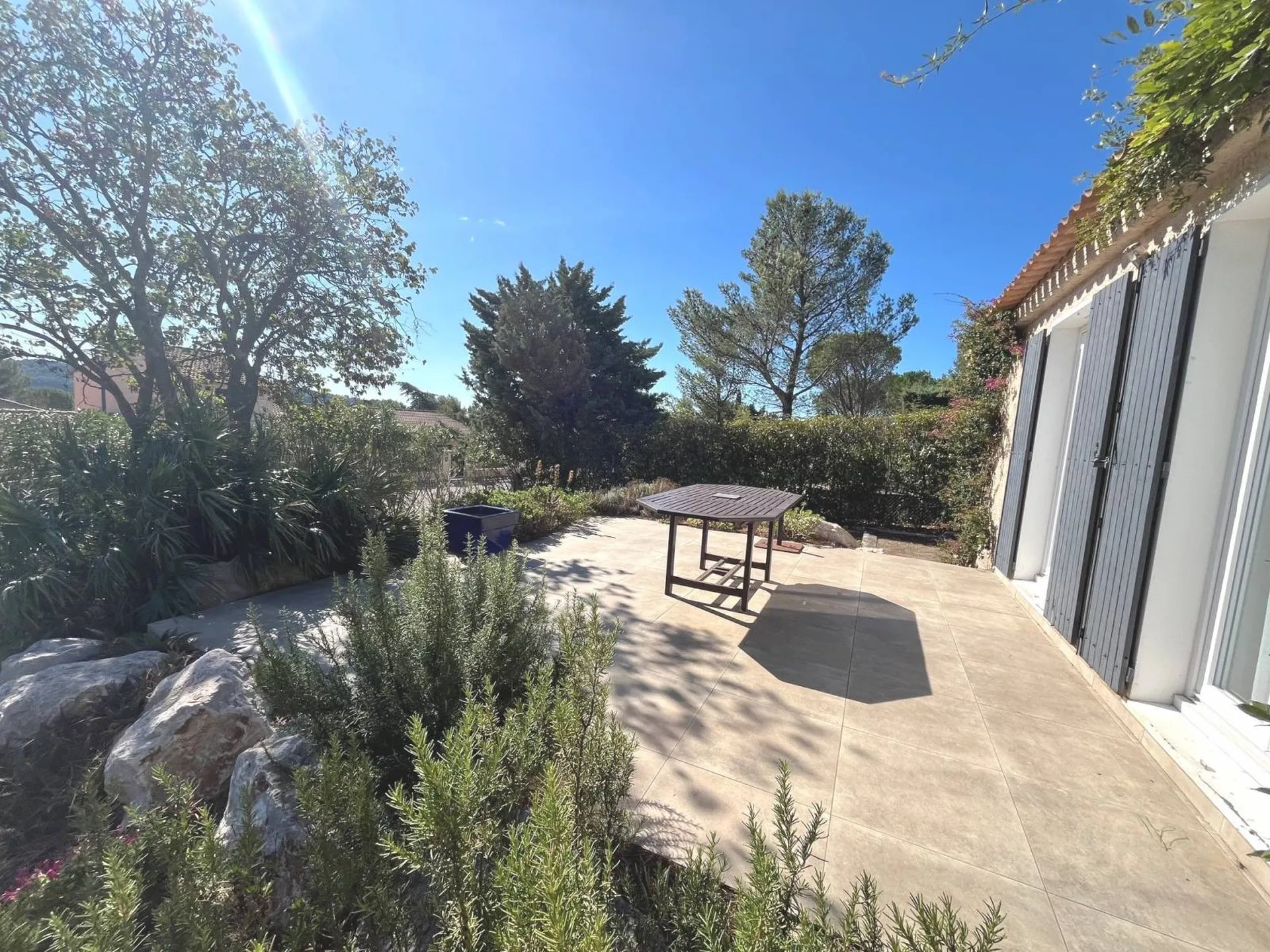 Maison T4/5 carnoux en provence sur les hauteurs, au calme absolu, possible piscine, entièrement rénovée