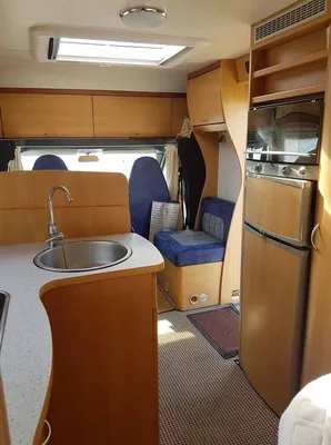 eura mobil p672 avec grans frigo dans les bdr 13