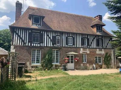 A vendre PAYS d’AUGE du CALVADOS : REGION LISIEUX : STRUCTURE EQUESTRE POUR CHEVAUX DE SELLES SUR 10 HA